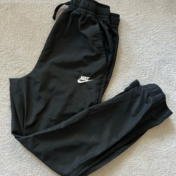 NIKE Youth warm up pants. - Picture 1 of 3